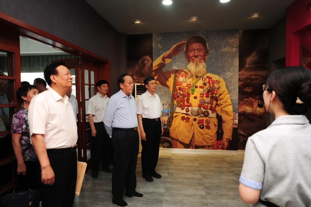 天津市關(guān)工委、市退役軍人事務(wù)局、市關(guān)愛(ài)退役軍人協(xié)會(huì)簽訂合作協(xié)議 發(fā)揮老戰(zhàn)士?jī)?yōu)勢(shì) 書(shū)寫(xiě)新時(shí)代攜手育人新篇章