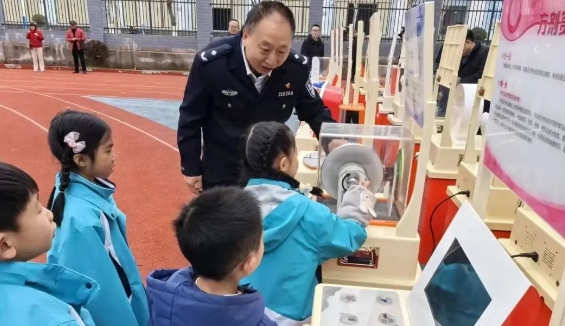 重慶市開州區(qū)舉辦青少年黨史學(xué)習(xí)教育主題巡講暨科技大篷車進(jìn)校園活動