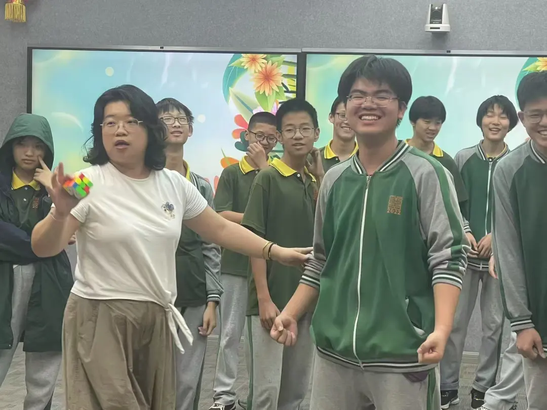 湖北省武漢市關工委“陽光賦能青少年心理健康校園行”沉浸式減壓助力翠微學子笑對中考