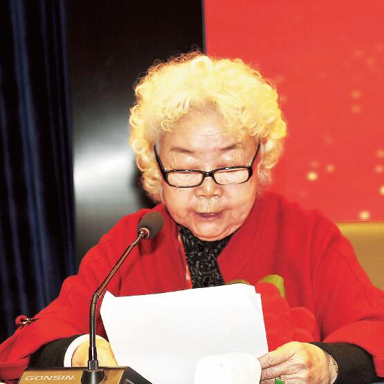 扎根人民 回報(bào)社會(huì) 把關(guān)心培養(yǎng)下一代作為不懈追求