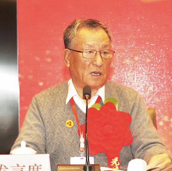 為弘揚(yáng)雷鋒精神無(wú)悔奉獻(xiàn)