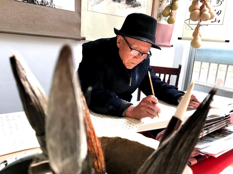 “五老”金柱升筆耕不輟抄寫領袖著作數百萬字