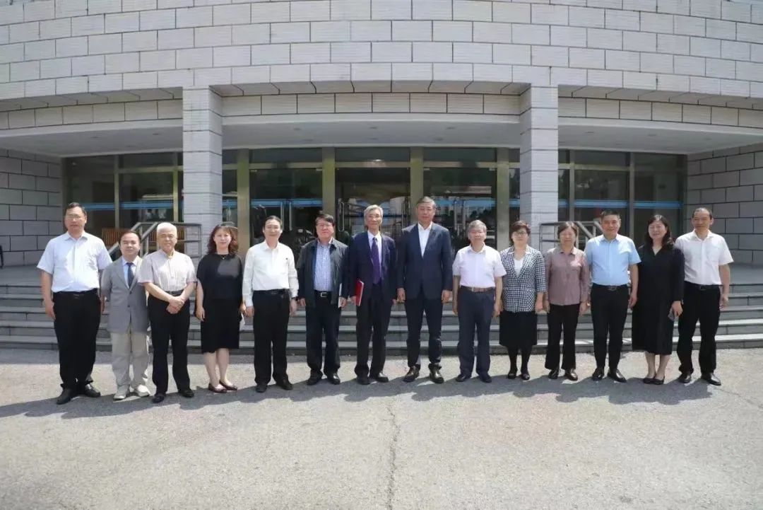 上海市教育系統關工委朱威烈導師工作室在上海外國語大學正式揭牌