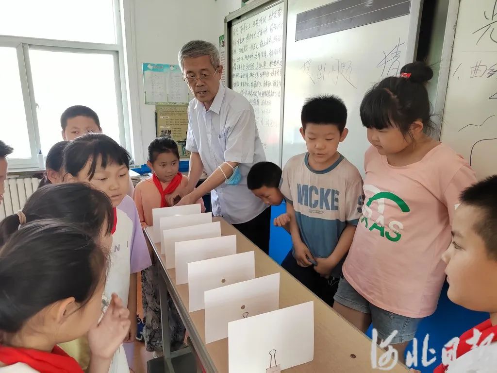 河北日?qǐng)?bào)｜在阜平，不止一個(gè)鄧小嵐！21位北京“老校長(zhǎng)”七年支教阜平18所鄉(xiāng)村學(xué)校