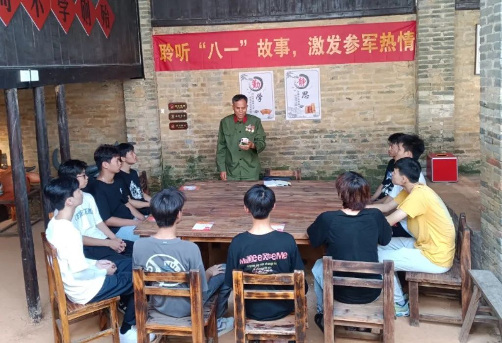 廣西壯族自治區(qū)各級(jí)關(guān)工委組織青少年開展慶“八一”活動(dòng)