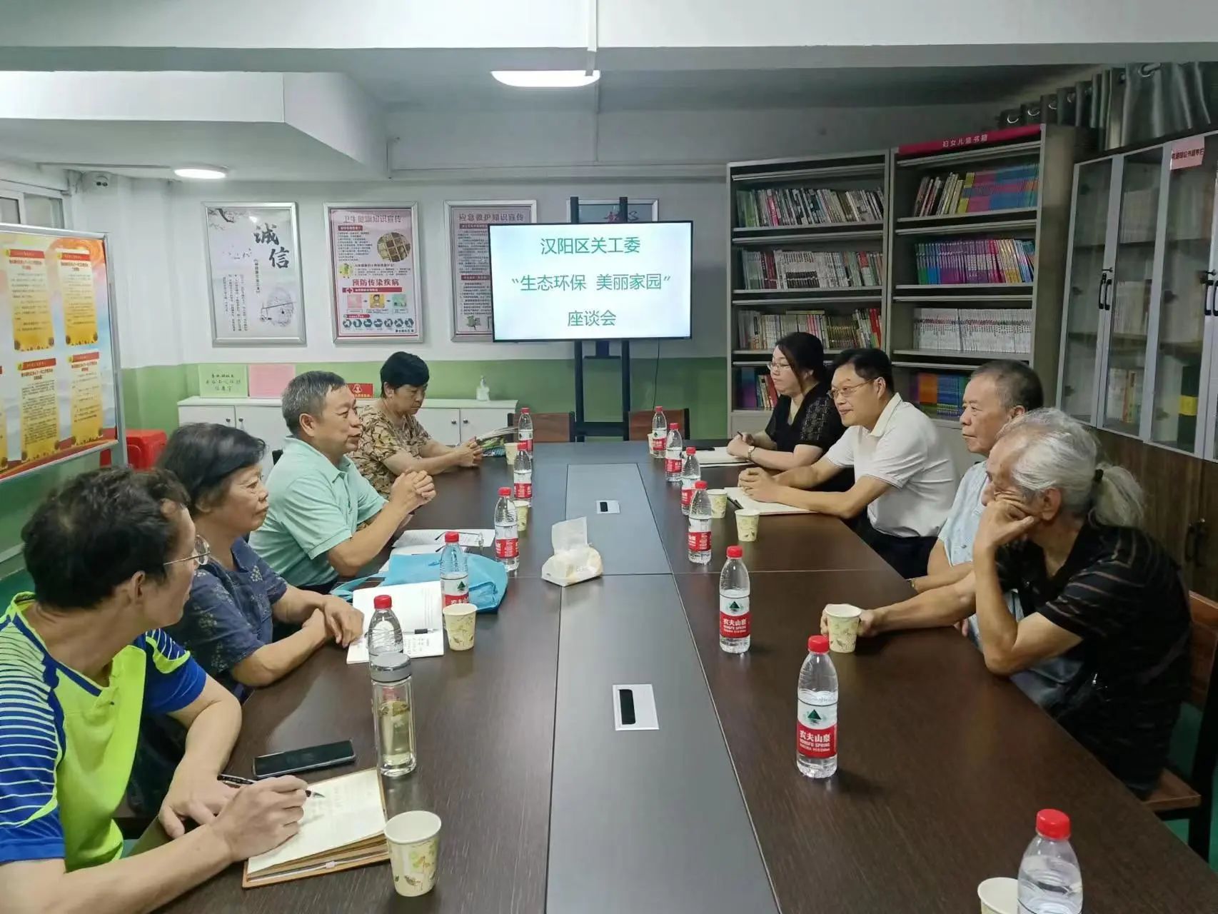 武漢市漢陽(yáng)區(qū)召開“五老”志愿者巡湖護(hù)湖座談會(huì)