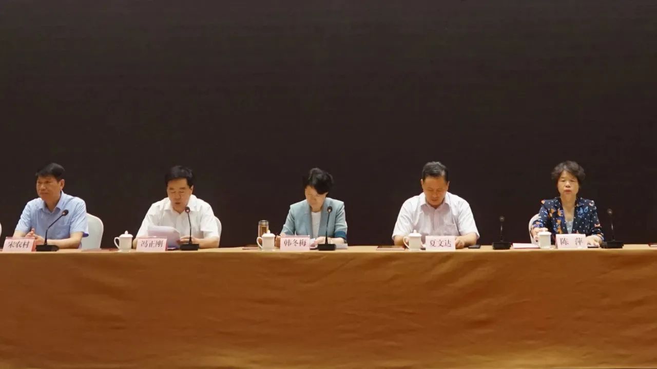 徐州市關(guān)工委“愛心助學(xué)·圓夢(mèng)青春”助學(xué)儀式舉行