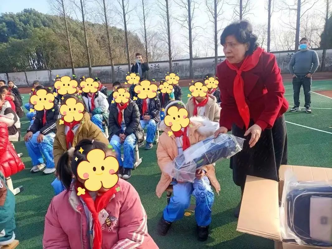 浙江省各級關工委及廣大“五老”開展幫困助學活動